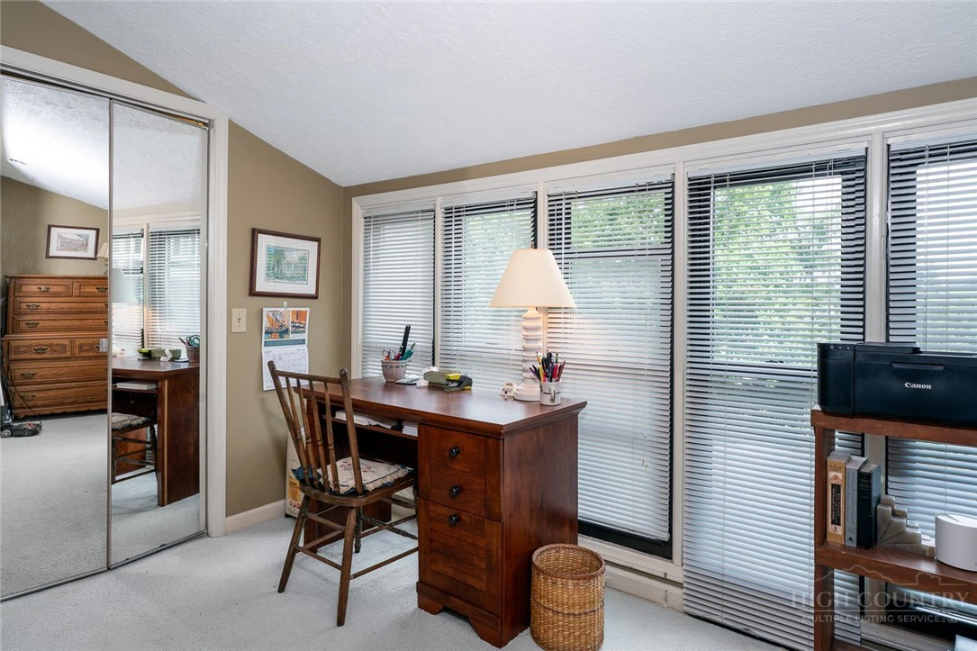 Image number 16 for the current listing