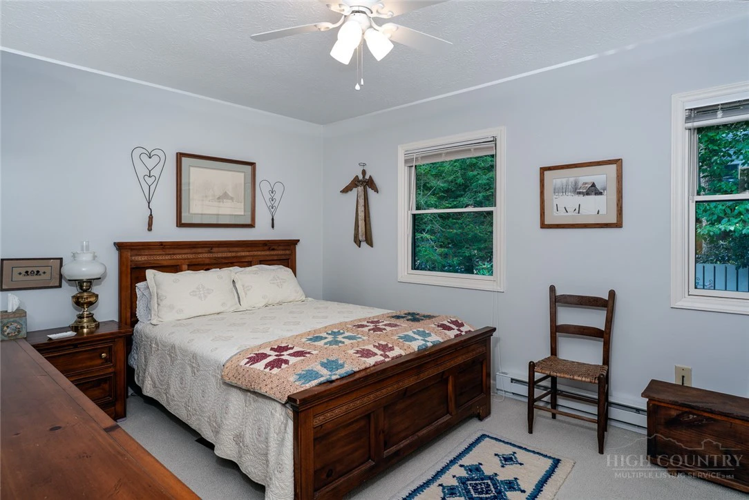 Image number 19 for the current listing