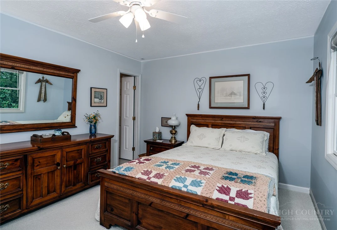 Image number 20 for the current listing