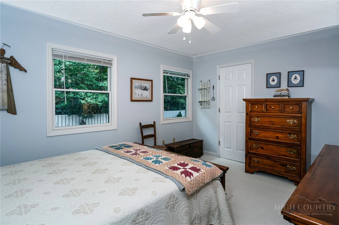 Image number 21 for the current listing