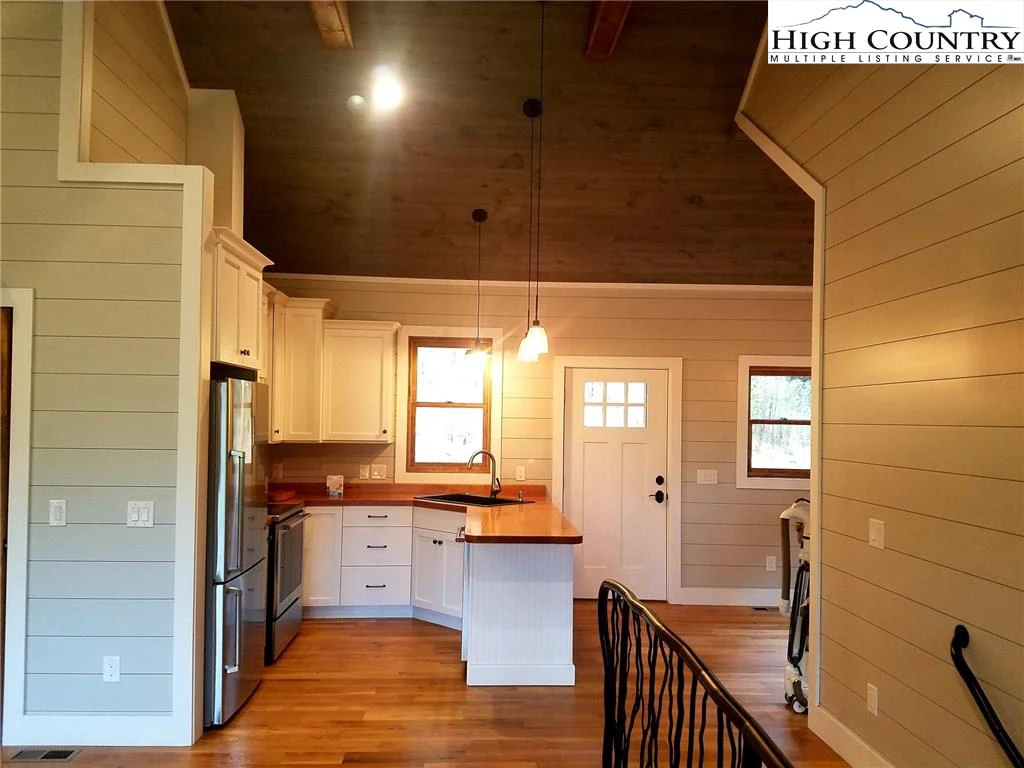 Image number 3 for the current listing