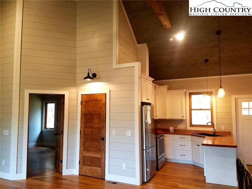 Image number 5 for the current listing
