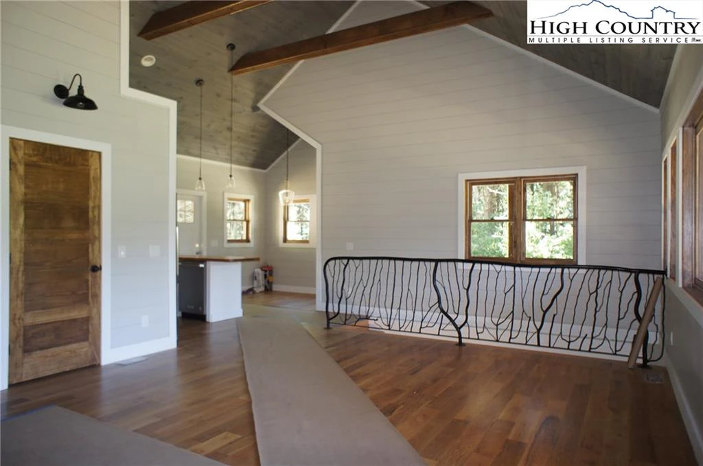 Image number 7 for the current listing