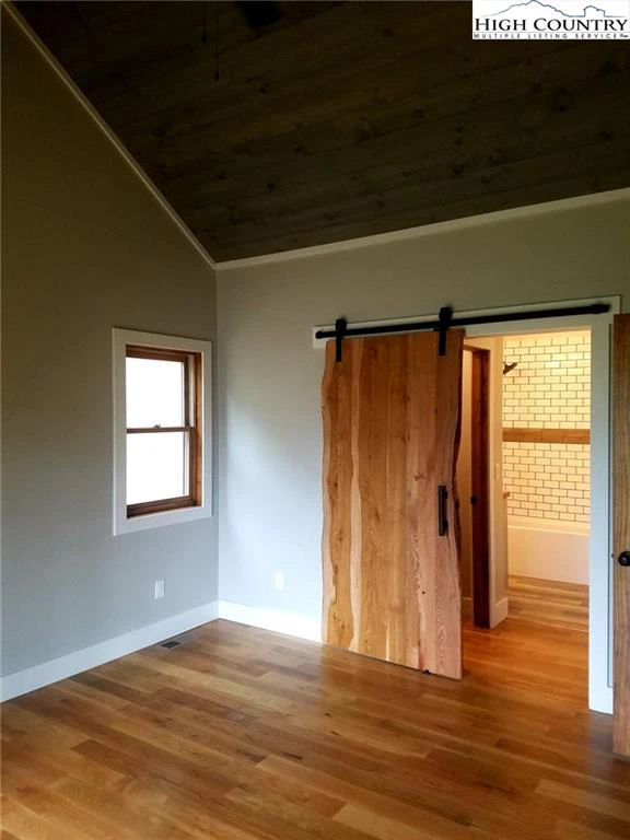 Image number 9 for the current listing