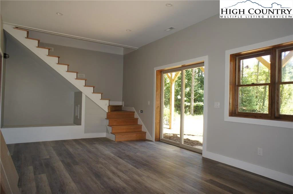 Image number 18 for the current listing