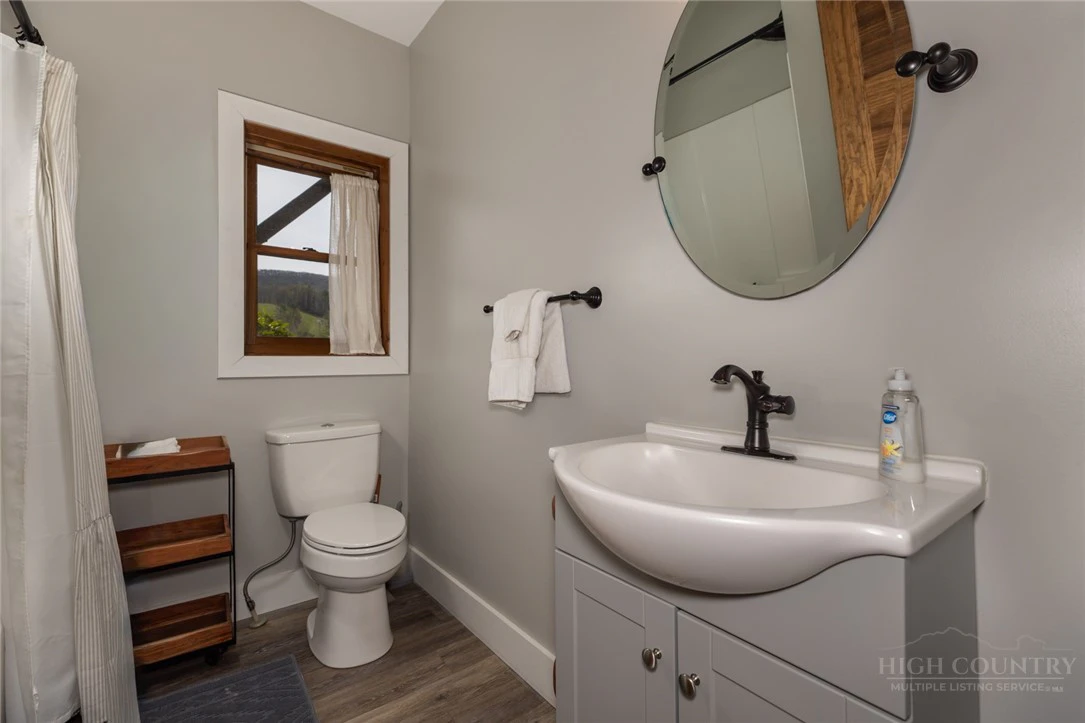 Image number 2 for the current listing