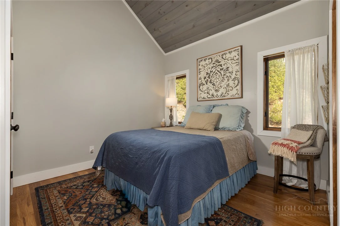 Image number 14 for the current listing
