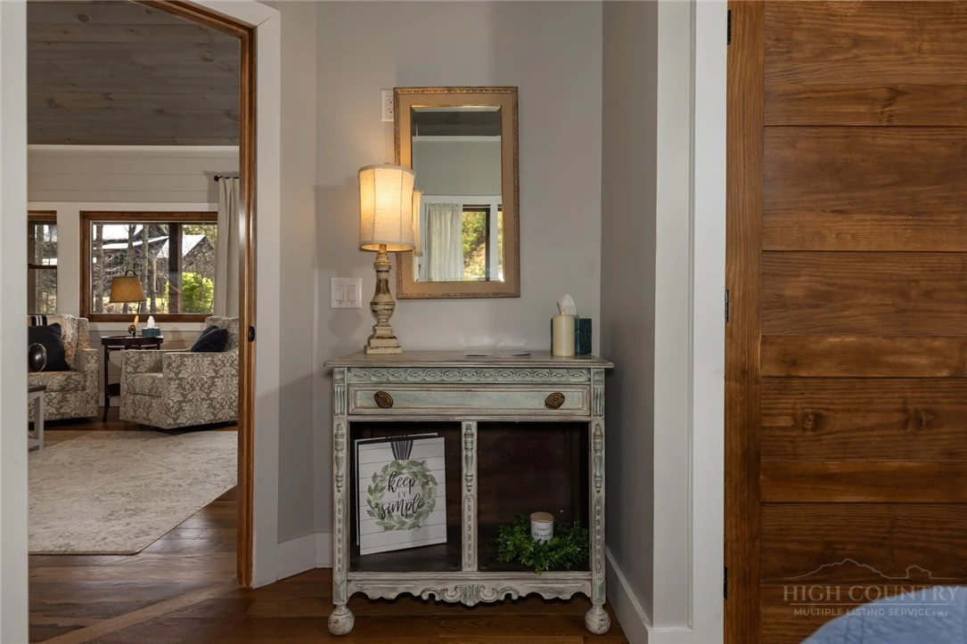 Image number 5 for the current listing