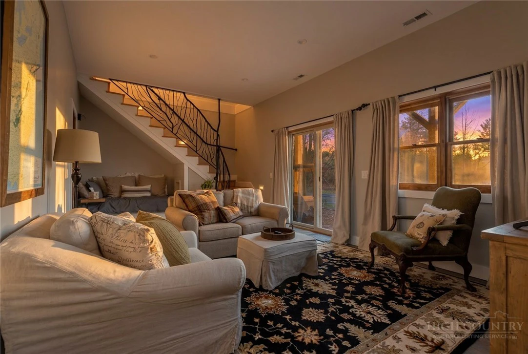 Image number 7 for the current listing