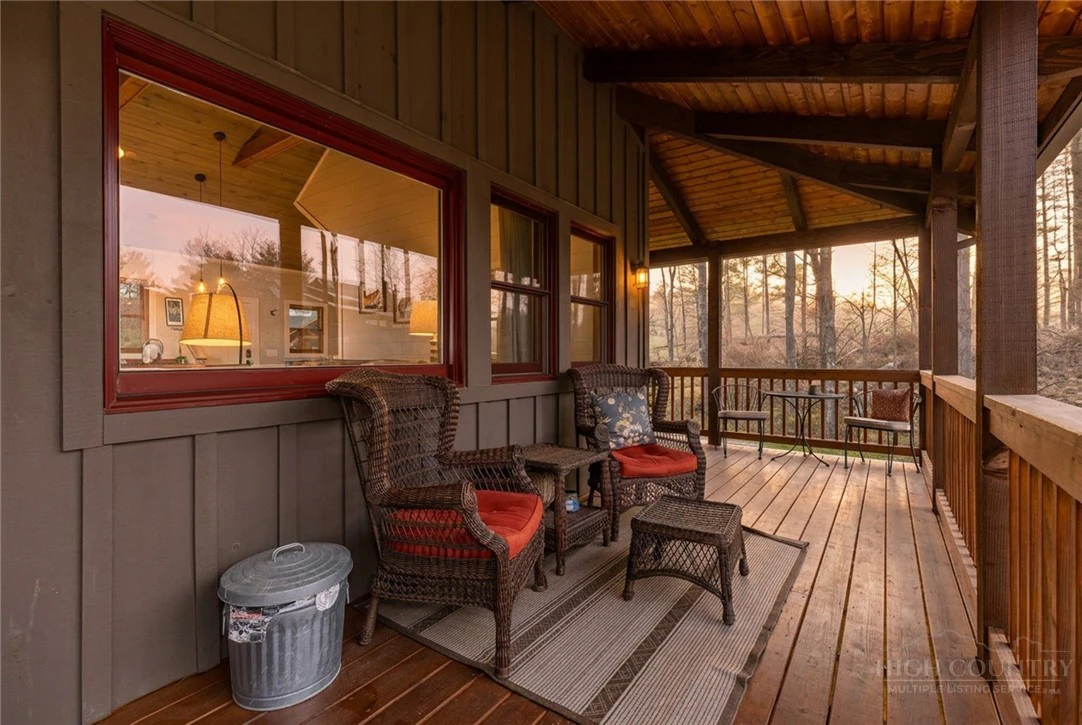 Image number 16 for the current listing
