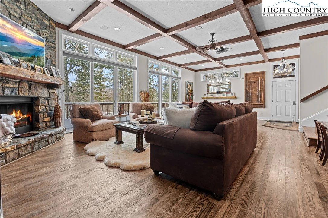 Image number 3 for the current listing