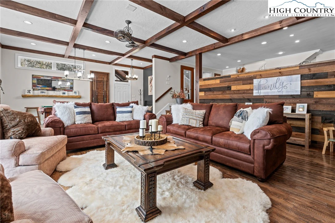 Image number 4 for the current listing
