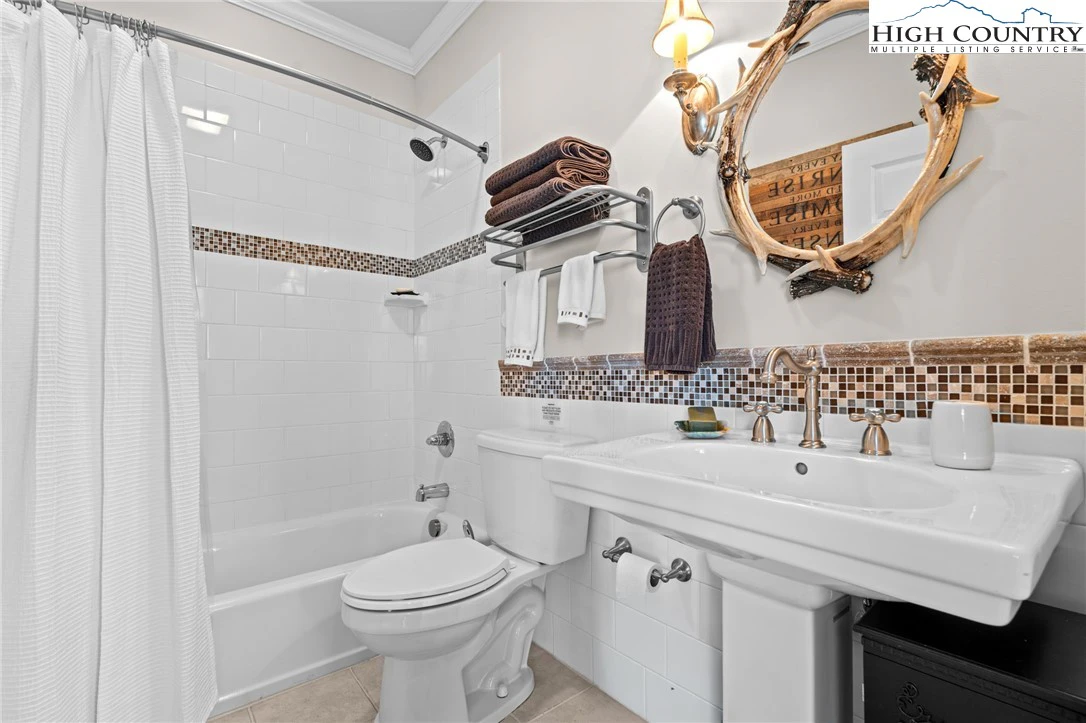 Image number 7 for the current listing