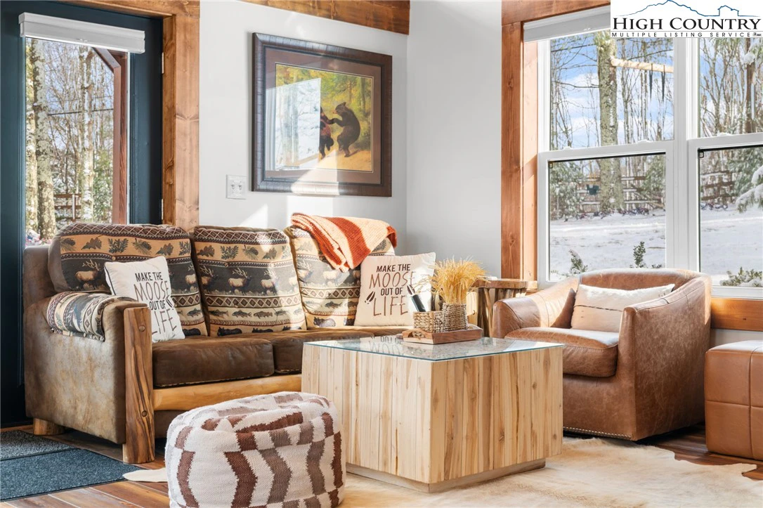 Image number 15 for the current listing