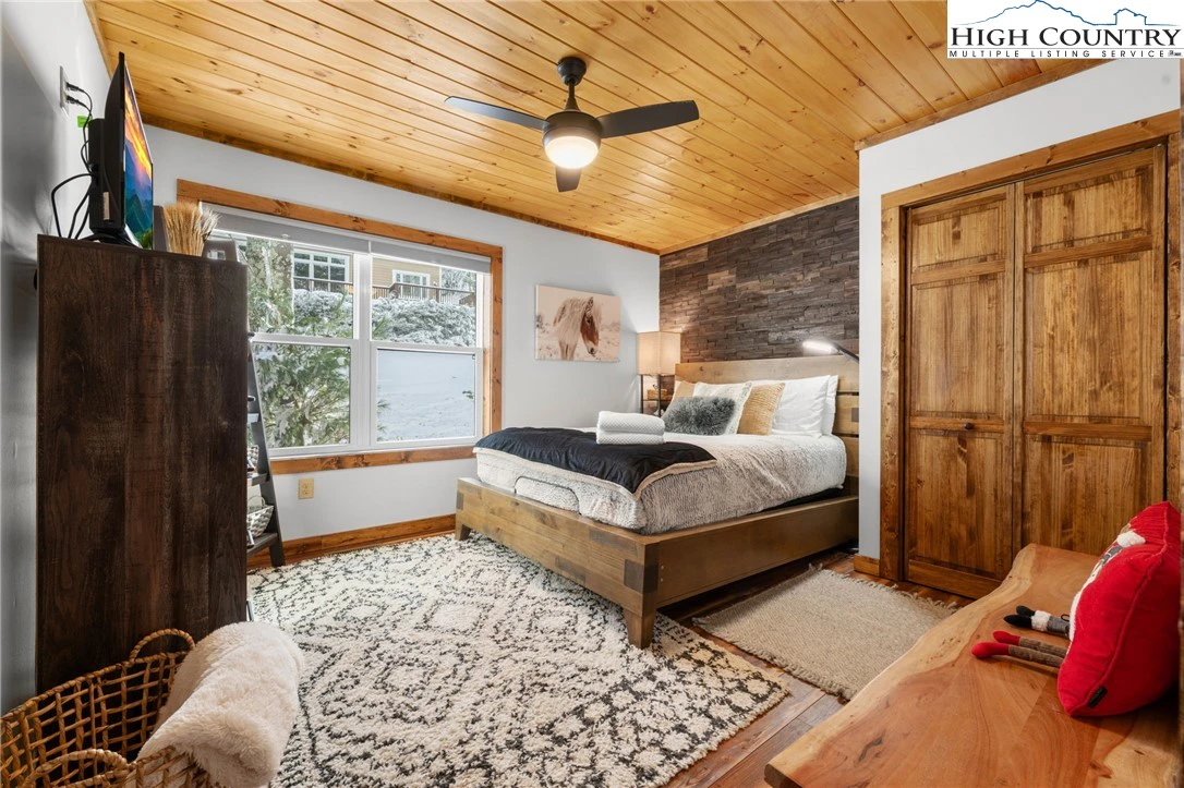 Image number 16 for the current listing