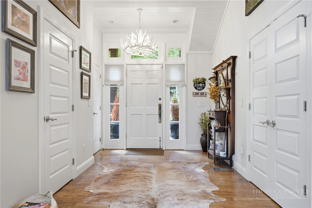 Image number 8 for the current listing