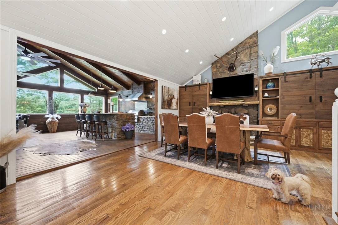 Image number 9 for the current listing