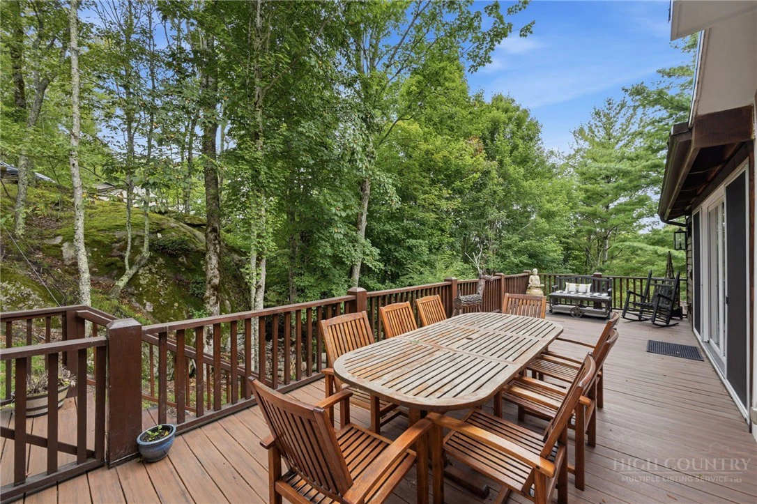 Image number 14 for the current listing