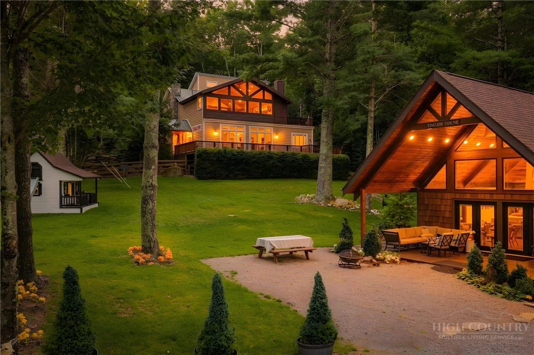 Image number 1 for the current listing