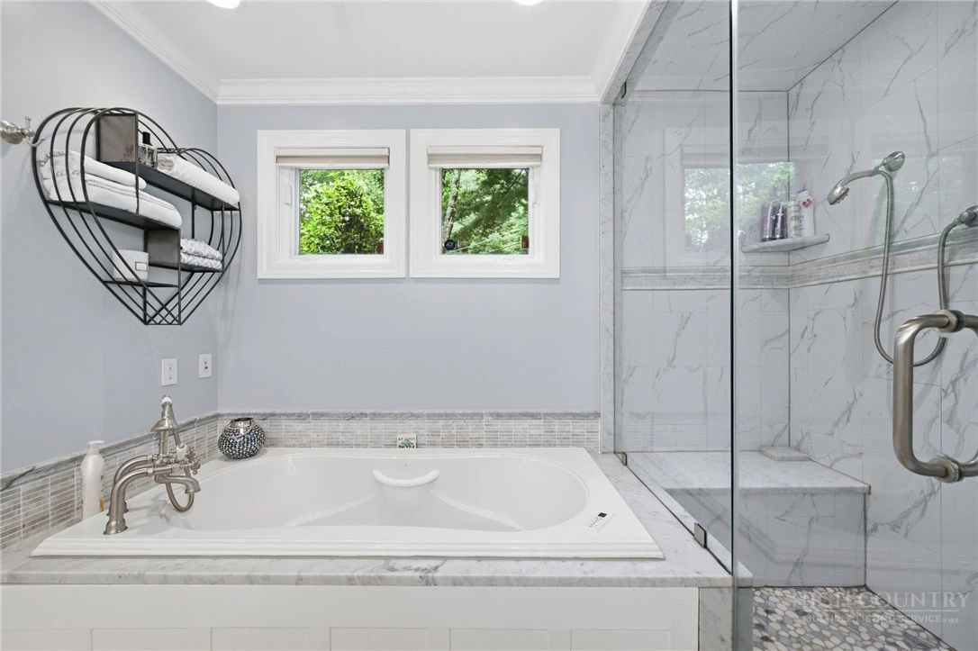 Image number 18 for the current listing
