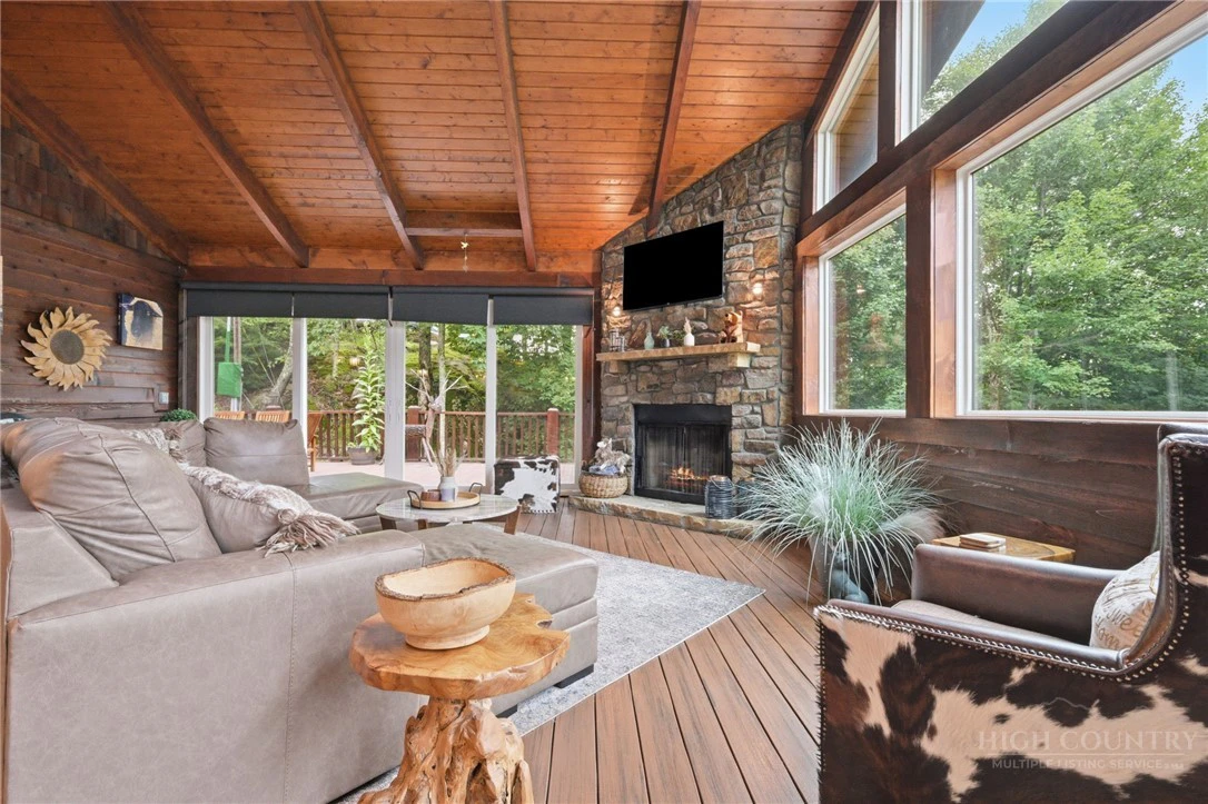 Image number 5 for the current listing