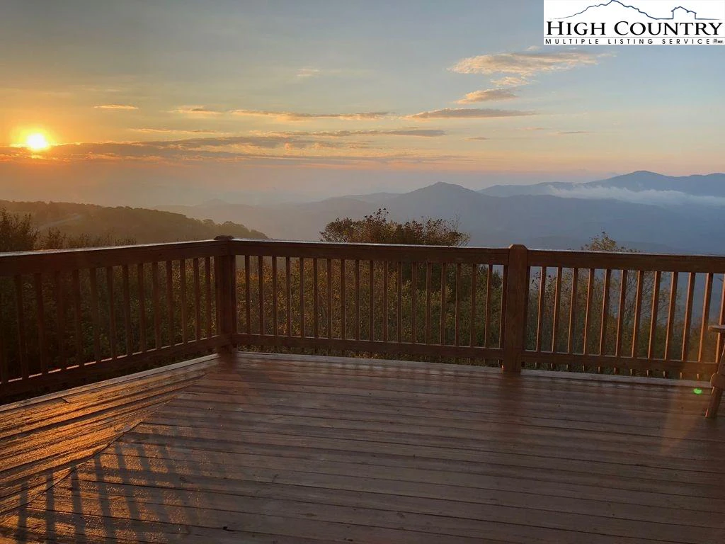 Image number 1 for the current listing