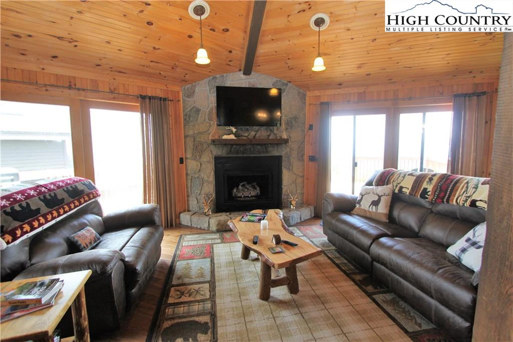 Image number 18 for the current listing