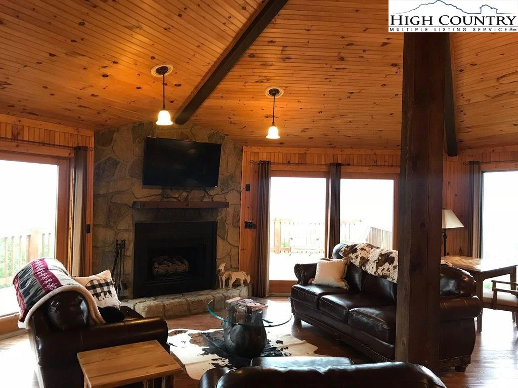 Image number 16 for the current listing
