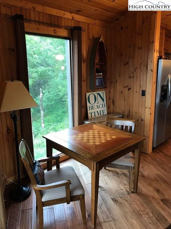 Image number 2 for the current listing