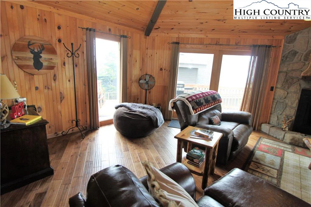 Image number 15 for the current listing