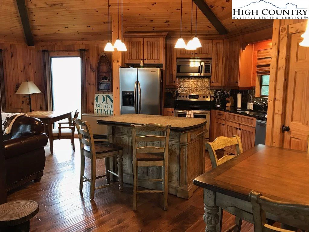 Image number 14 for the current listing