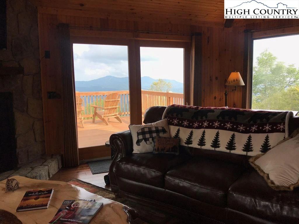 Image number 13 for the current listing