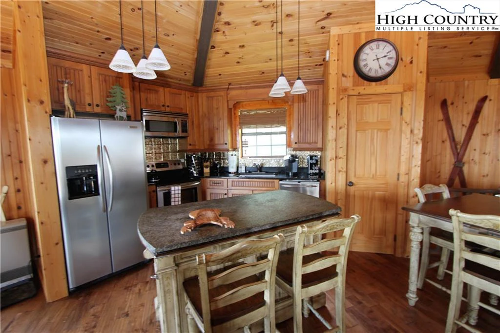 Image number 21 for the current listing