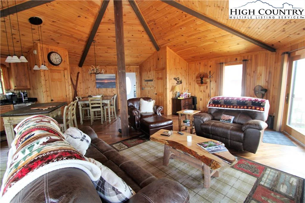 Image number 19 for the current listing