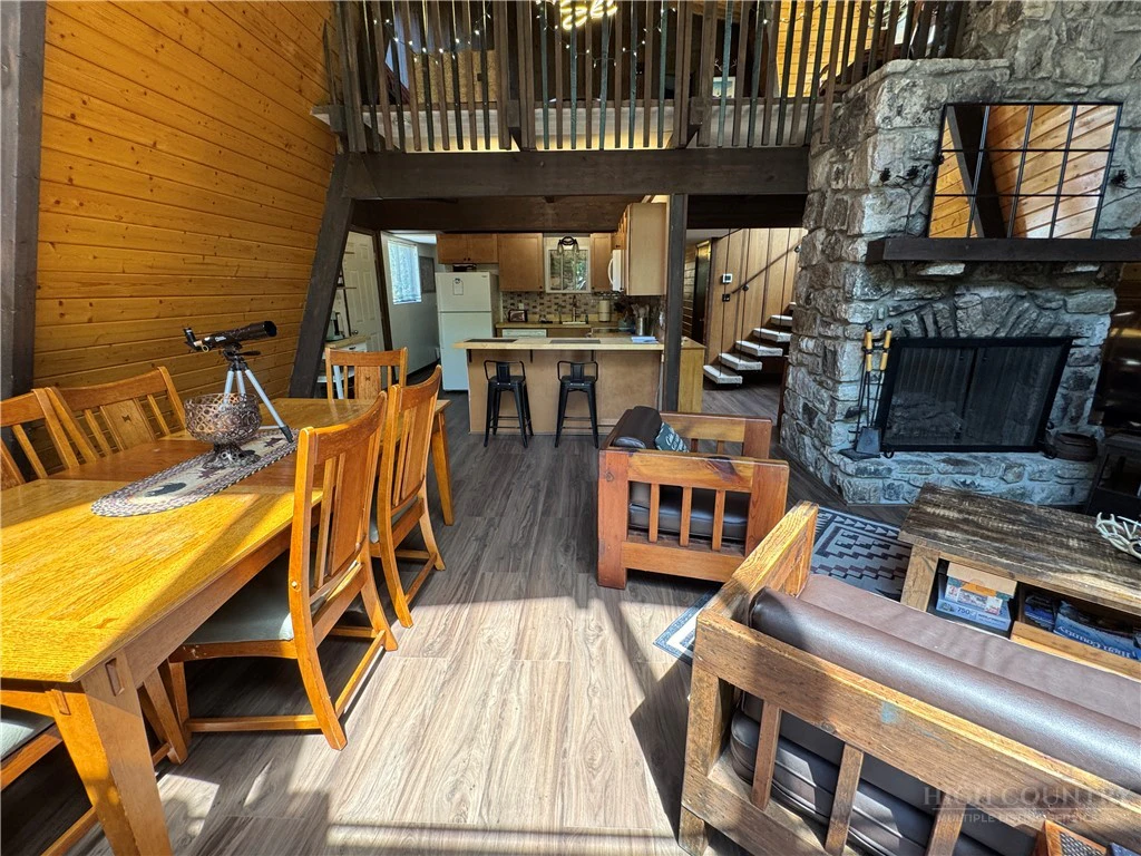 Image number 4 for the current listing