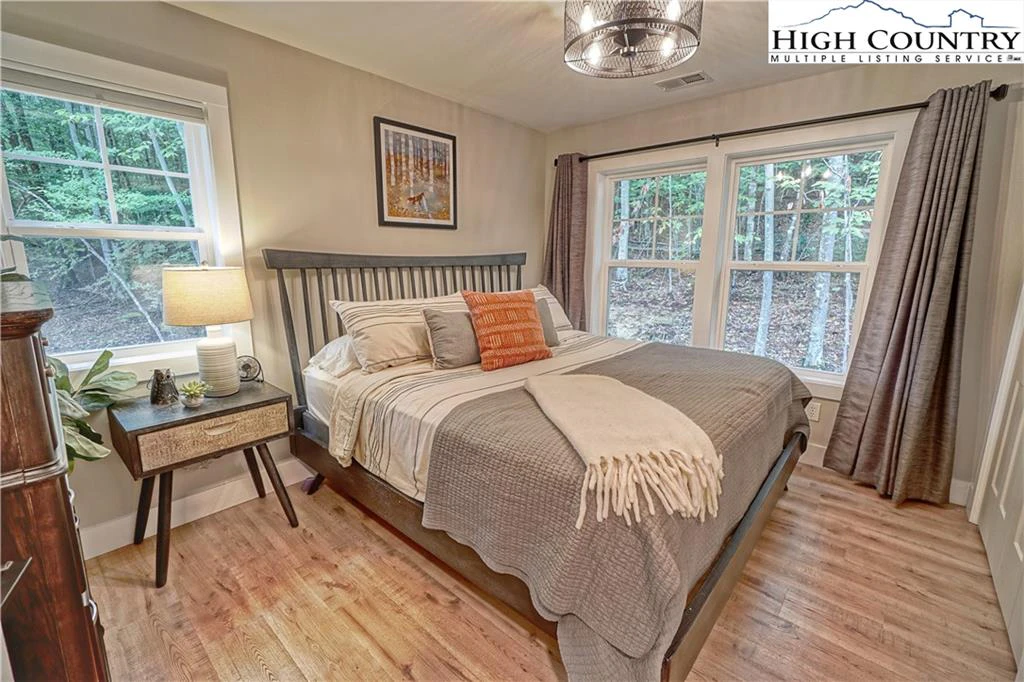 Image number 10 for the current listing