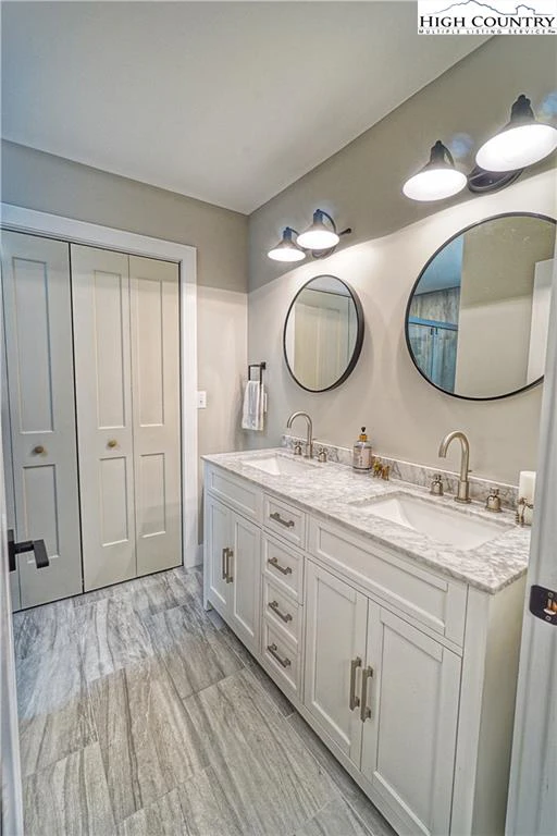 Image number 3 for the current listing