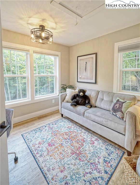 Image number 5 for the current listing