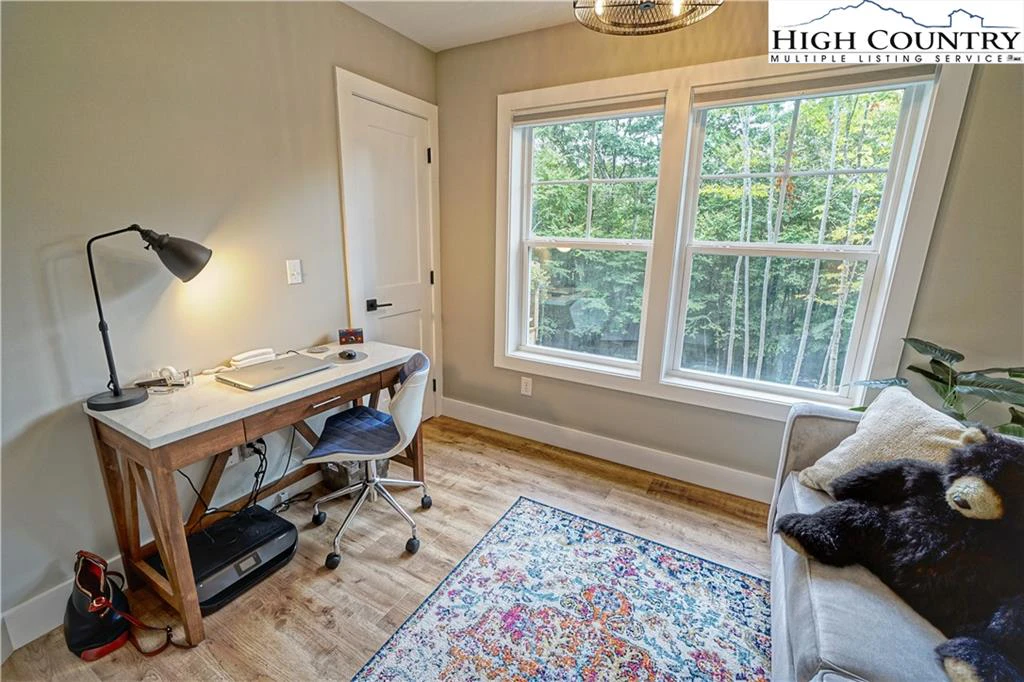 Image number 7 for the current listing