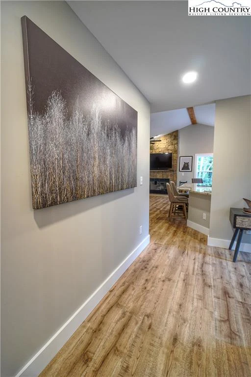 Image number 2 for the current listing