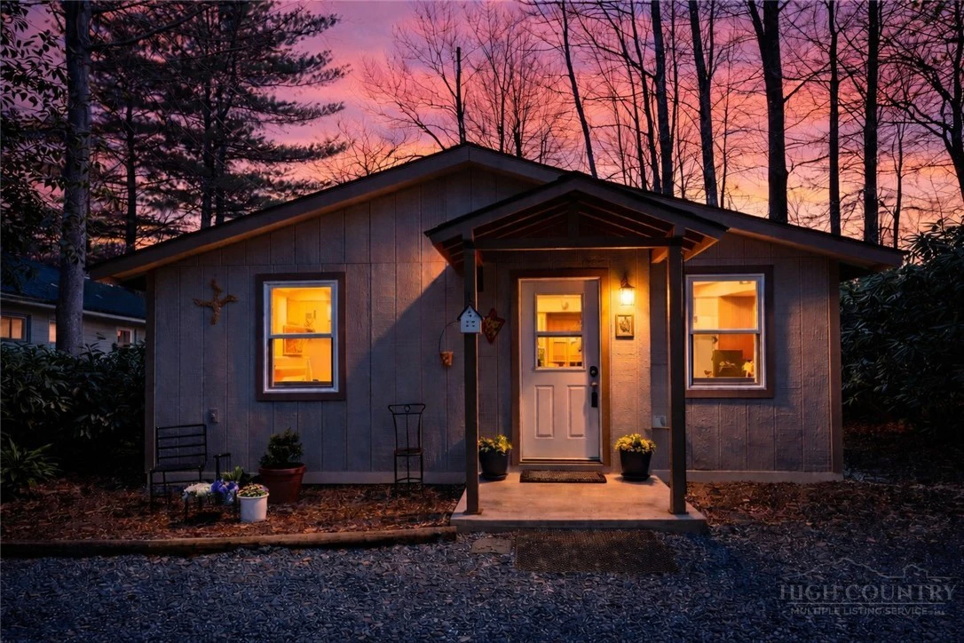 Image number 1 for the current listing