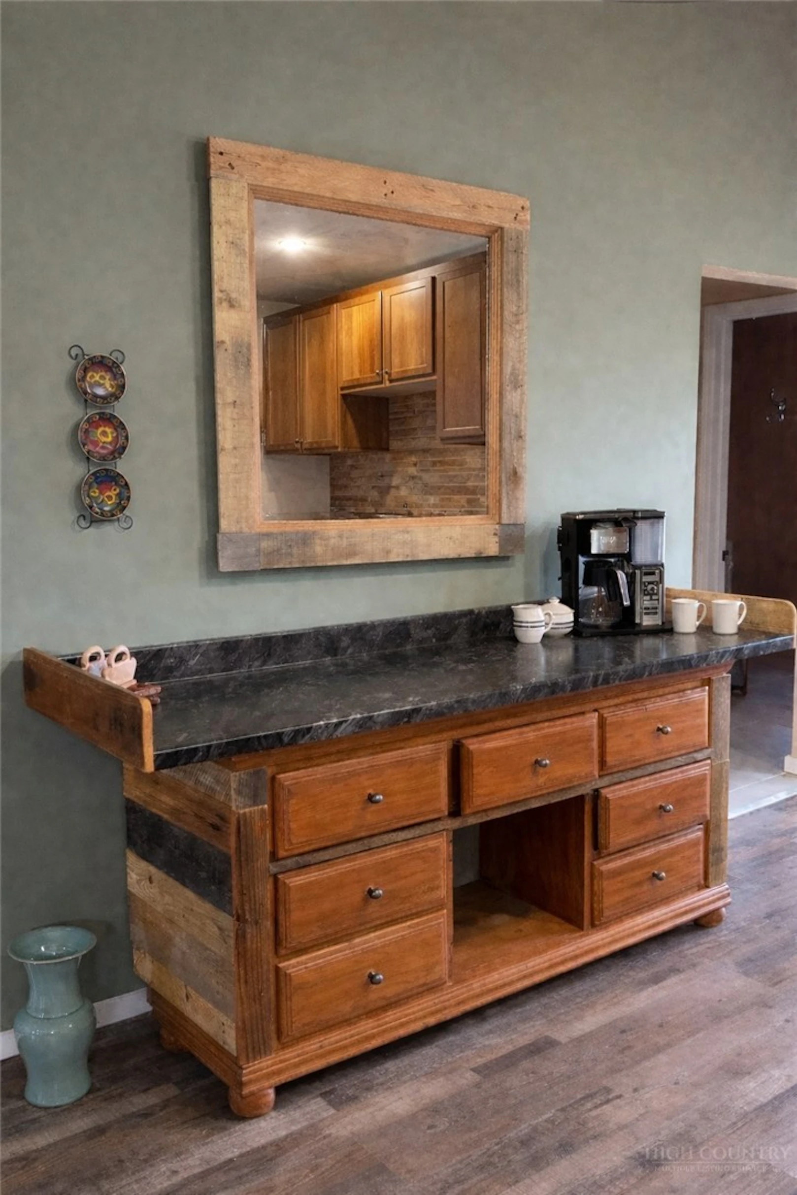 Image number 2 for the current listing