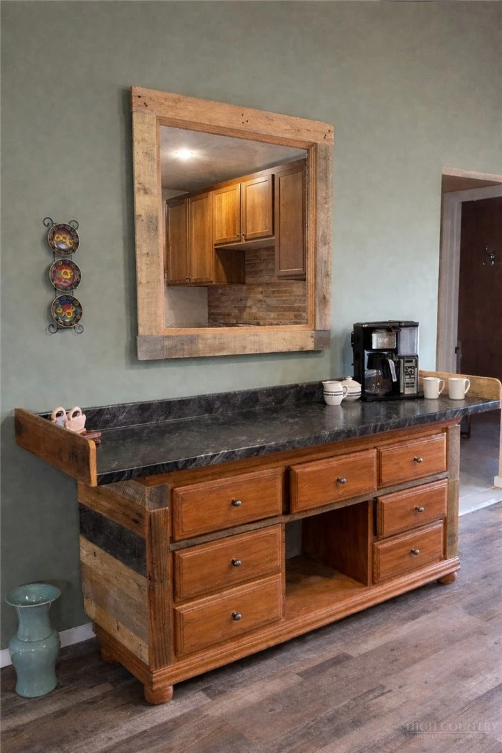Image number 2 for the current listing