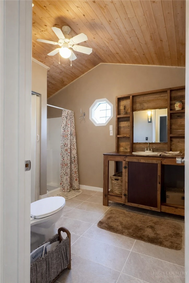 Image number 4 for the current listing