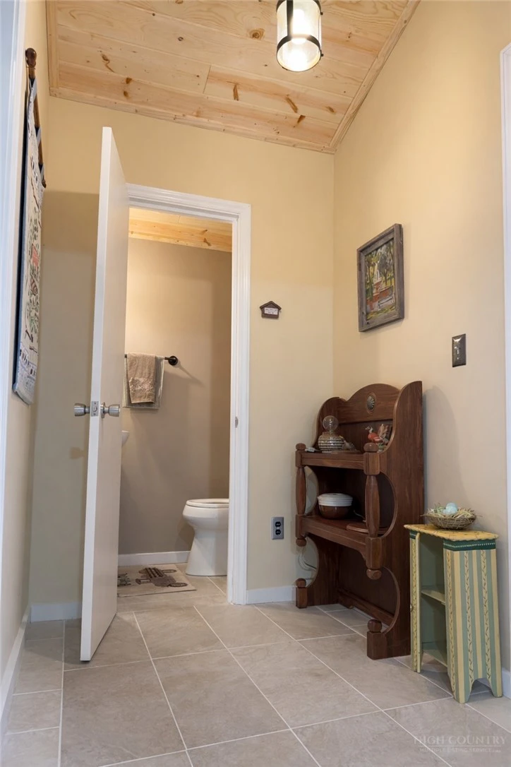 Image number 3 for the current listing
