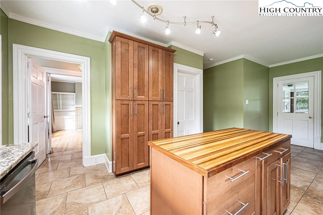 Image number 8 for the current listing