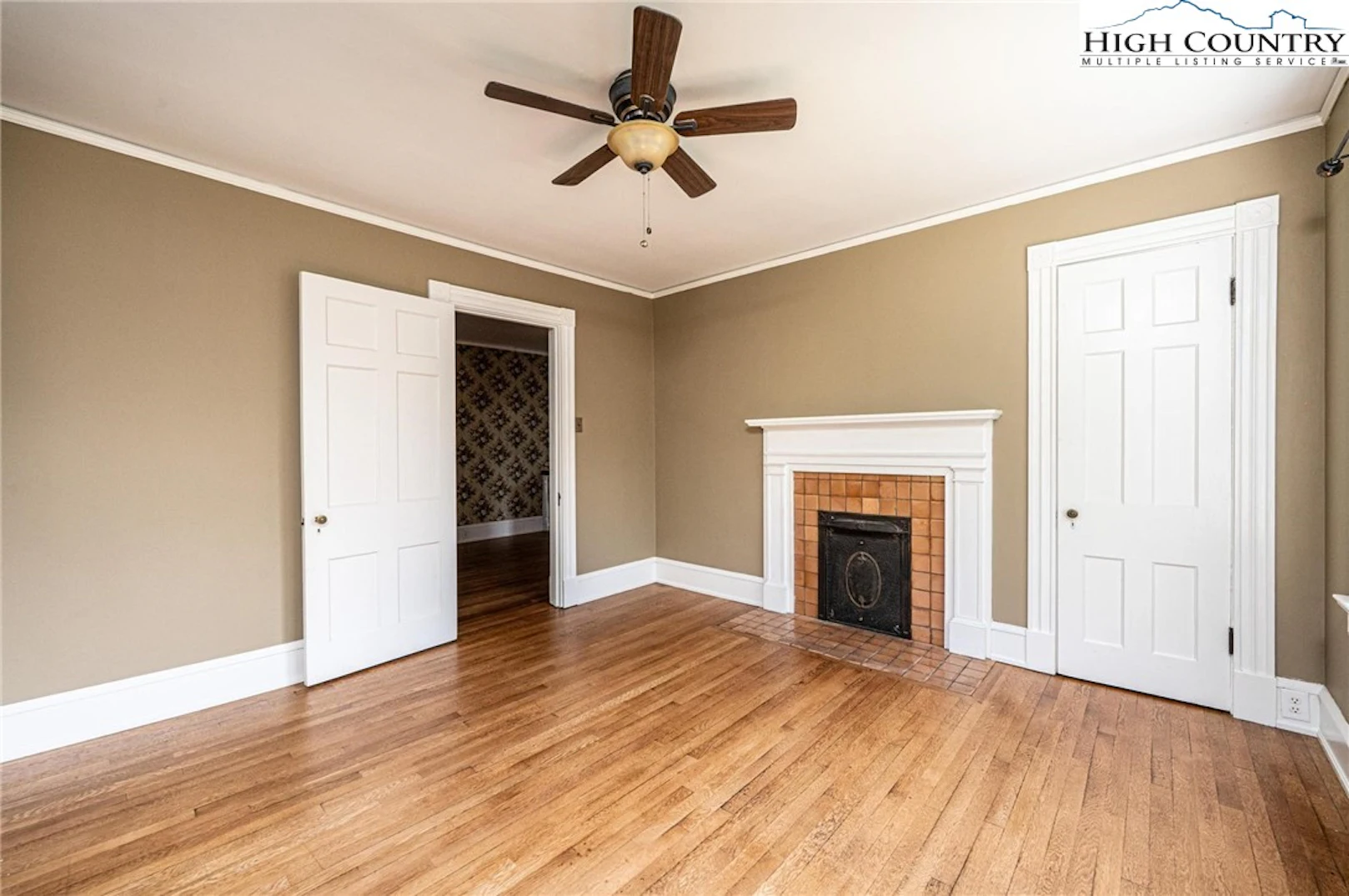 Image number 10 for the current listing
