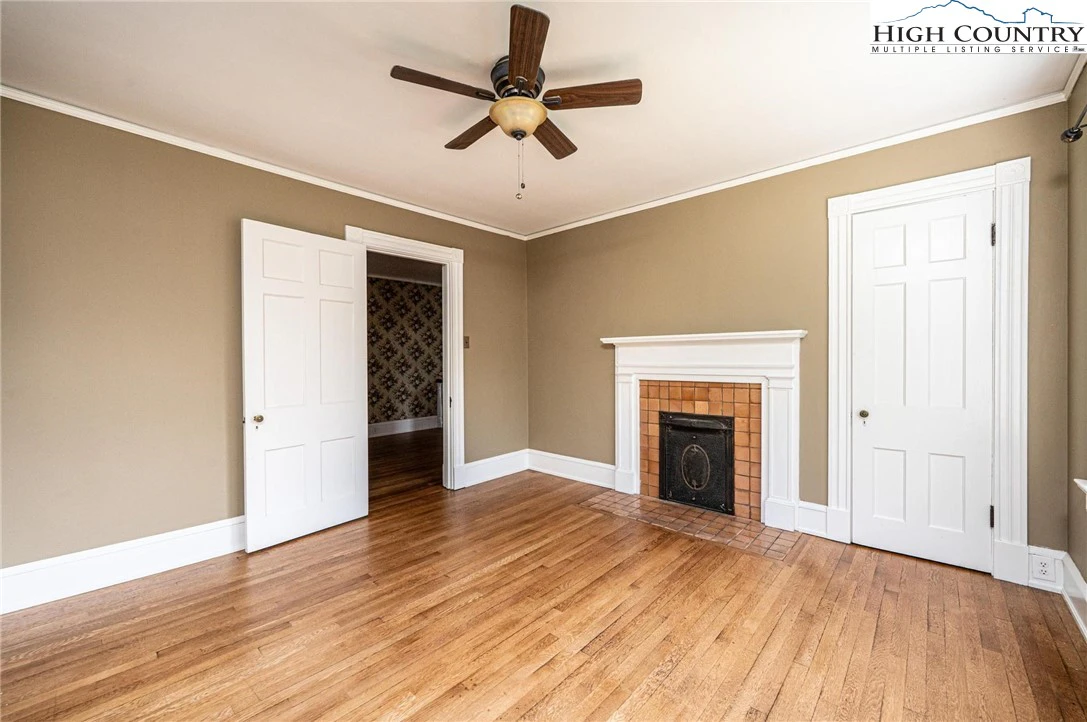 Image number 10 for the current listing