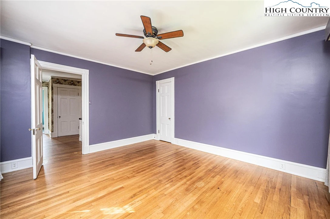 Image number 3 for the current listing