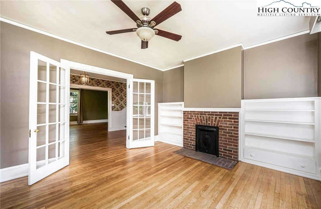 Image number 1 for the current listing